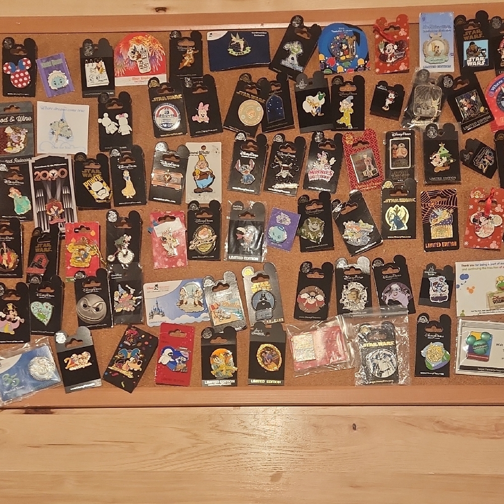 75 Disney Pins